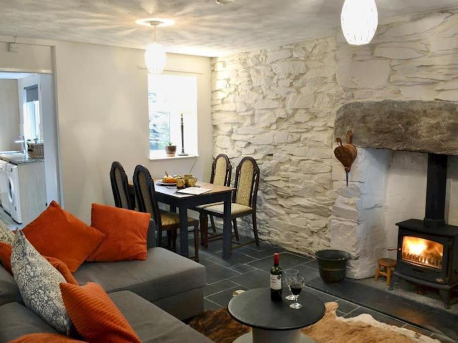 Cosy Terrace Cottage Built Into The Mountain Side. Блайнай-Фестиньог Екстериор снимка